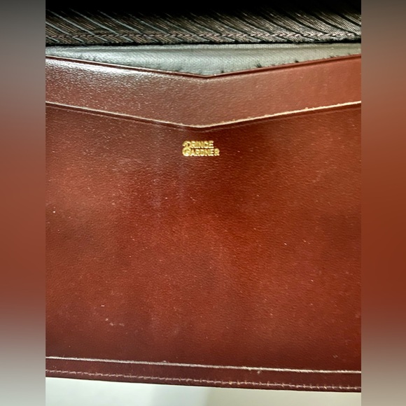 🧳Vintage Unused Prince Gardner
Passport Wallet 🧳✨#PRINCE - Picture 13 of 14